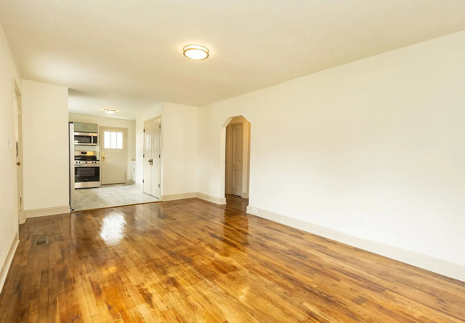 2 bed, 1.0 bath, 850 sqft, $1,395 — Photo 3