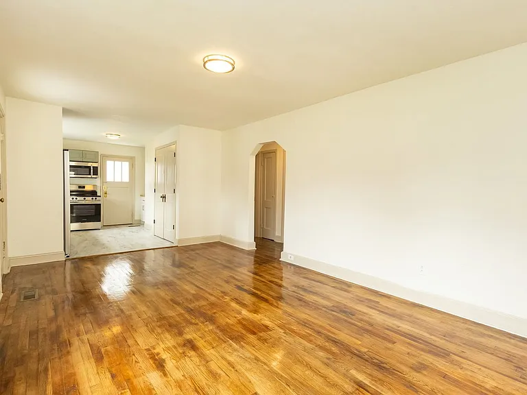 825 Henderson Ave — Photo 3