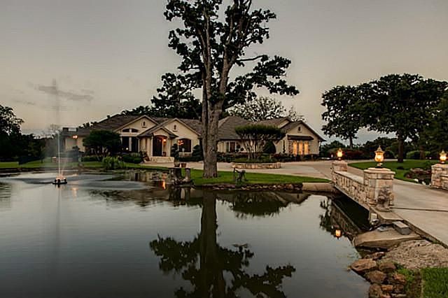 1st image of 8 Woodland Dr