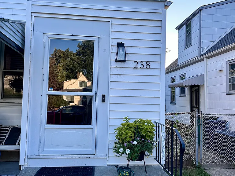 238 Winston Rd — Photo 1