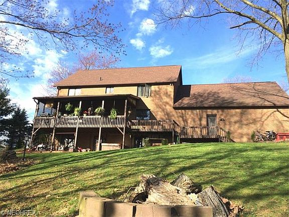 2nd image of 422 Hillcrest Dr NE