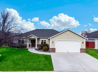 8206 W Bruneau Pl, Kennewick, WA 99336