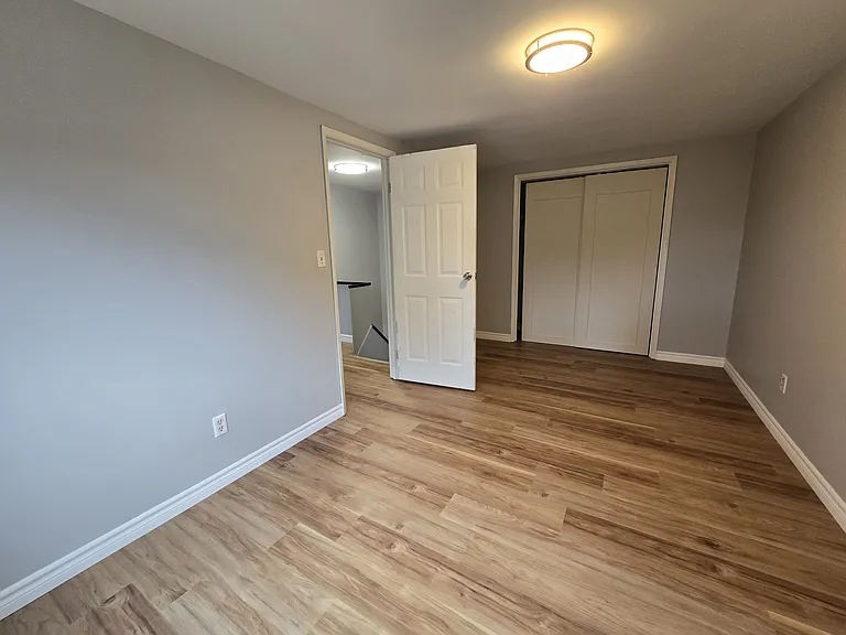 12 Pearl Cres #3 — Photo 6