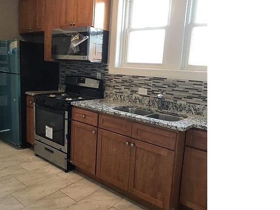 4th image of 7822 S Kingston Ave