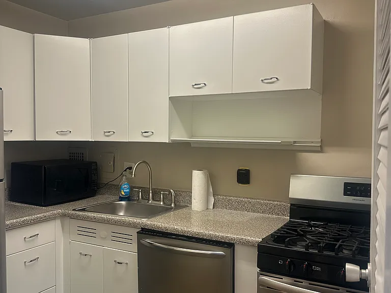 2401 H St NW #701 — Photo 9