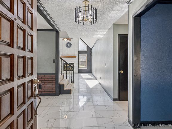 5th image of 527 Pioneer Rd