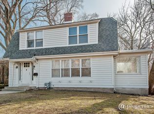 2437 Ridge Ave, Evanston, IL 60201