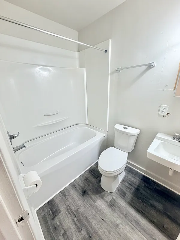 1 bed, 1.0 bath, $850 — Photo 3