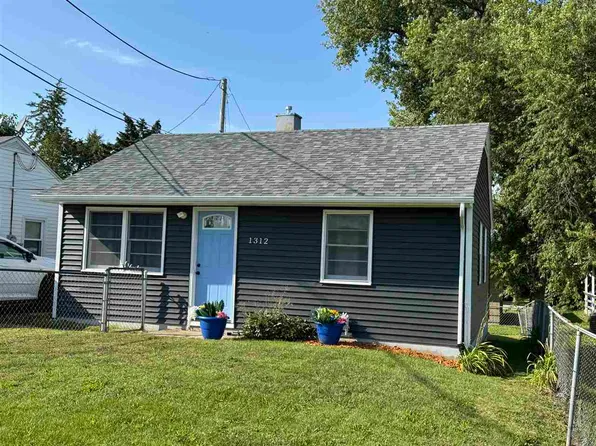 1312 Wilson Ave SW, Cedar Rapids, IA 52404