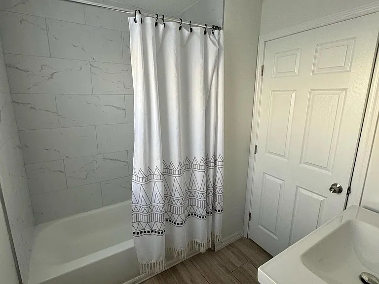 4020 E Louisiana Ave — Photo 2