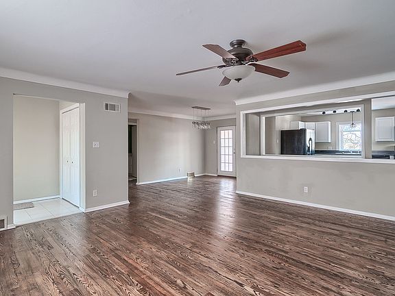 4th image of 2635 Wessex Dr
