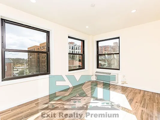Rented by EXIT Realty Premium | media 8