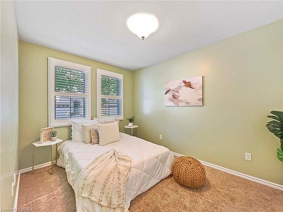 4th image of 35 Stratford Ter #35