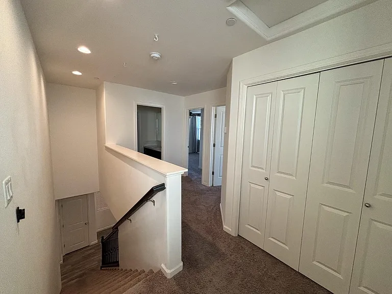827 Fir St W — Photo 23
