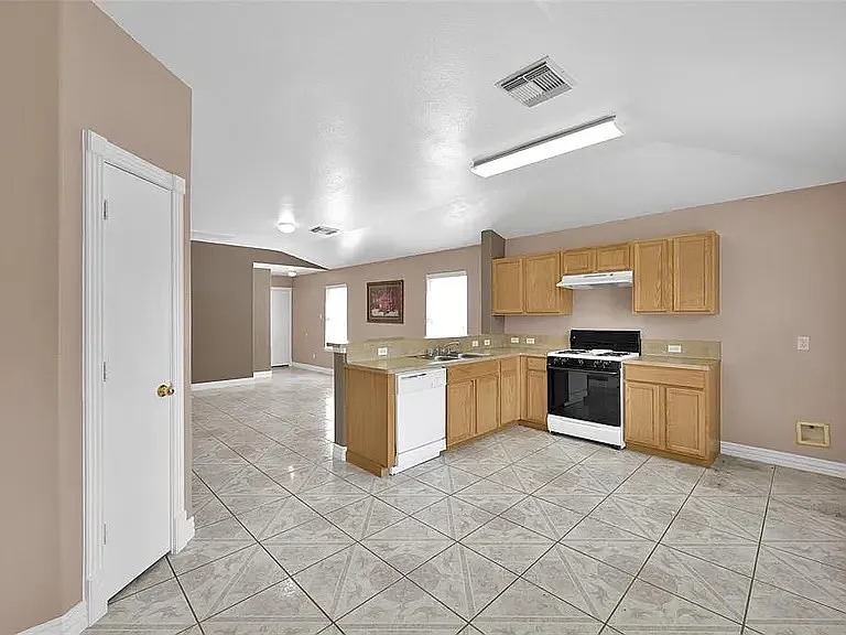 731 Remwick Dr — Photo 1
