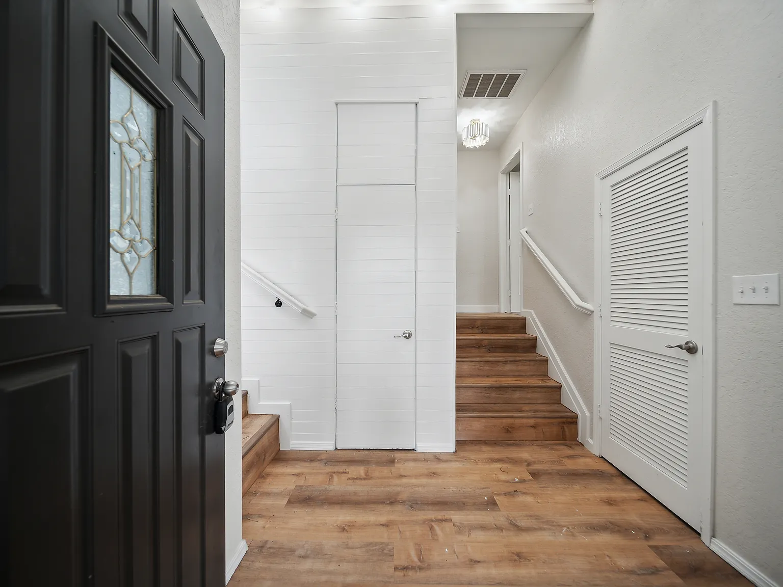 5 bed, 2.5 bath, 3446 sqft, $3,350 — Photo 2