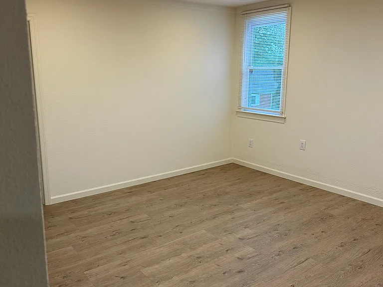 672 Lincoln Ave — Photo 10