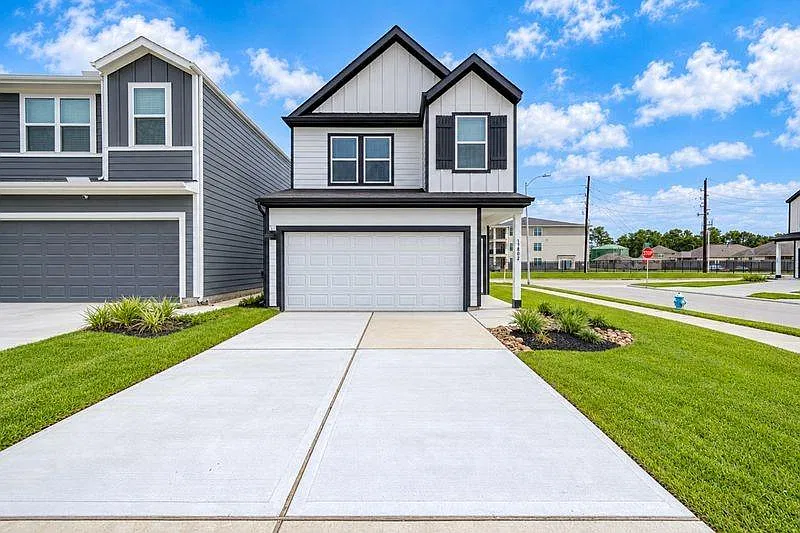 3 bed, 2.5 bath, 1487 sqft, $2,300 — Photo 1
