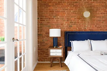 Rented by ER (DO NOT USE)