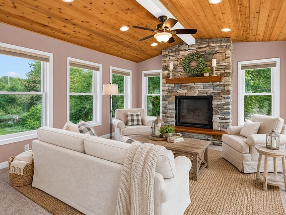 4th image of 9391 Newcastle Rd