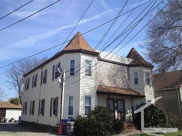 1 bed, 1.0 bath, 750 sqft, $2,050 — Photo 1