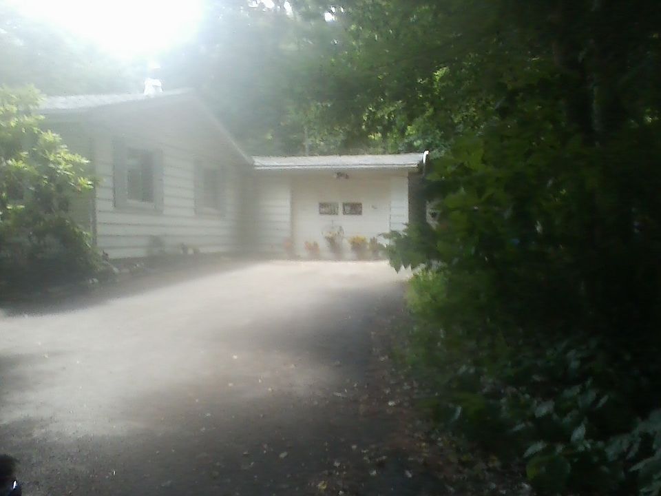 2nd image of 542 Cayuga Dr