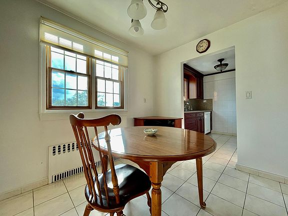3rd image of 1105 Jensen Ave Floor 2