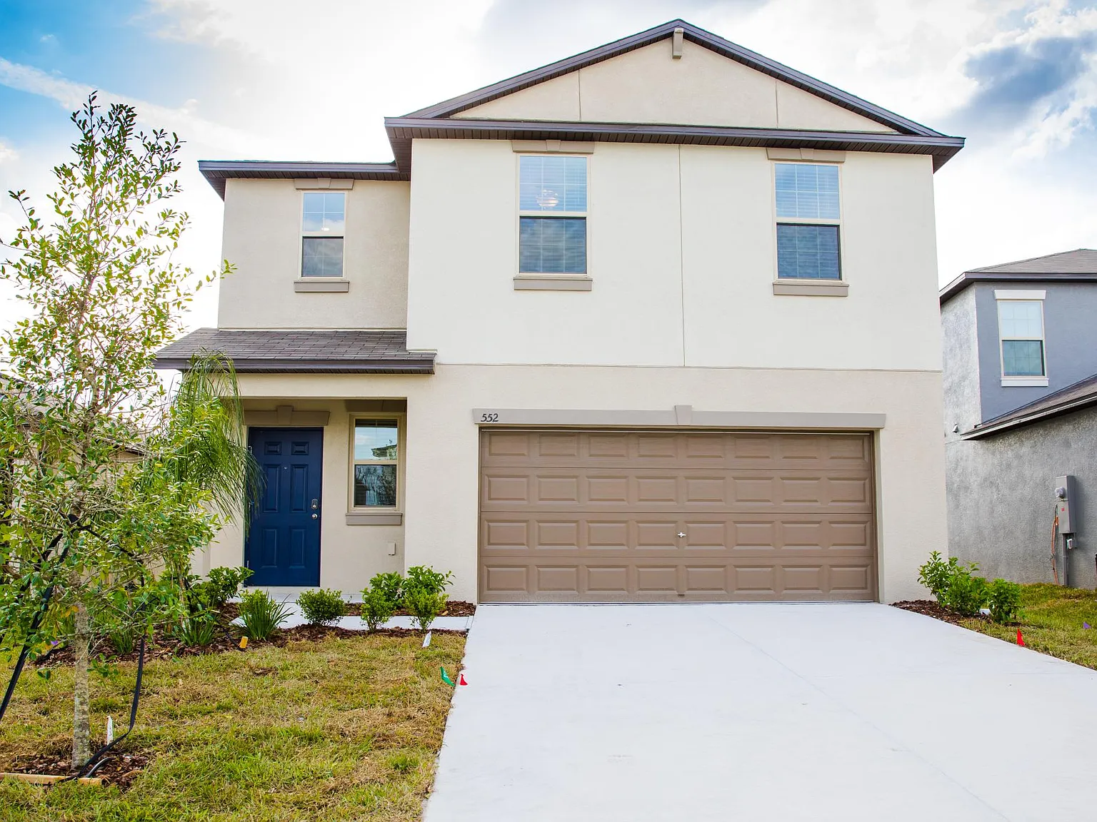 552 Argyll Dr — Photo 1