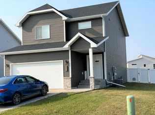 800 Cathy Dr W, West Fargo, ND 58078