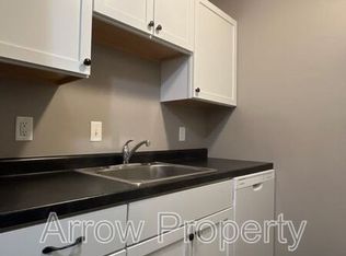 1111 E St #9, Lincoln, NE 68508