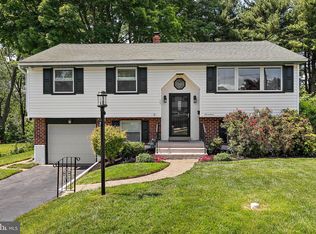 17 Hearthside Rd, Aston, PA 19014
