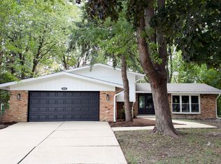 28W555 Leverenz Rd, Naperville, IL 60564