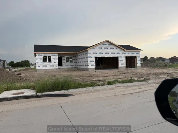 1134 Sun Valley Dr, Grand Island, NE 68801