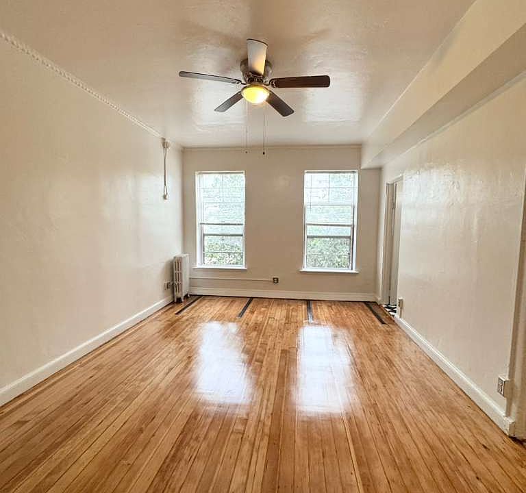 1st image of 900 S Kingsley Dr #204