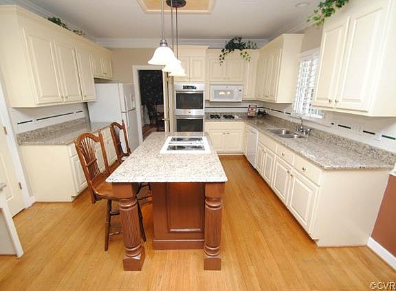 3rd image of 6036 Brentmoor Dr