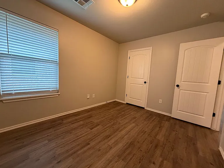 404 Chalk Hill Ct — Photo 24