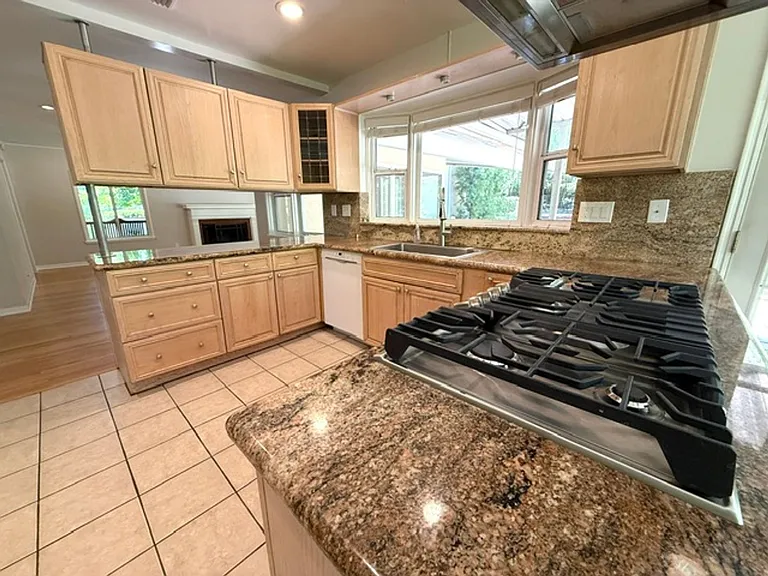 4907 Ocean View Blvd — Photo 8