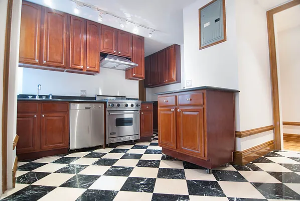 Rented by WAM Partners - William Moses Co. | media 12