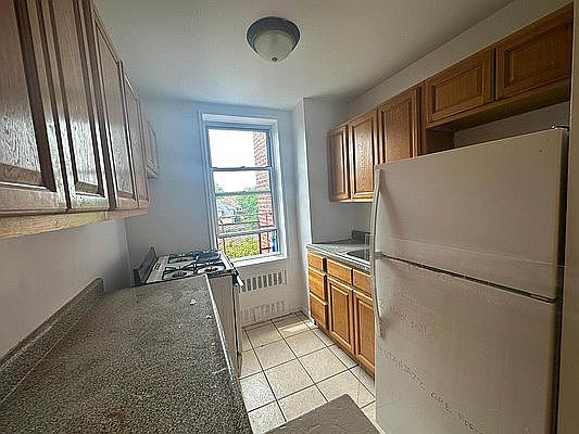 3rd image of 350 Richmond Ter #9D