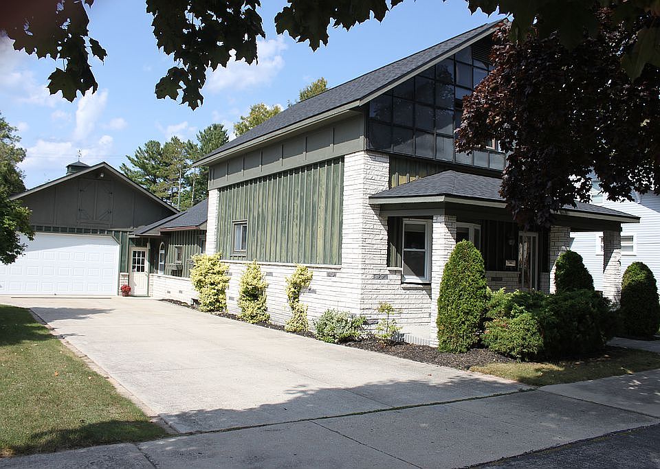 1st image of 364 W Huron Ave