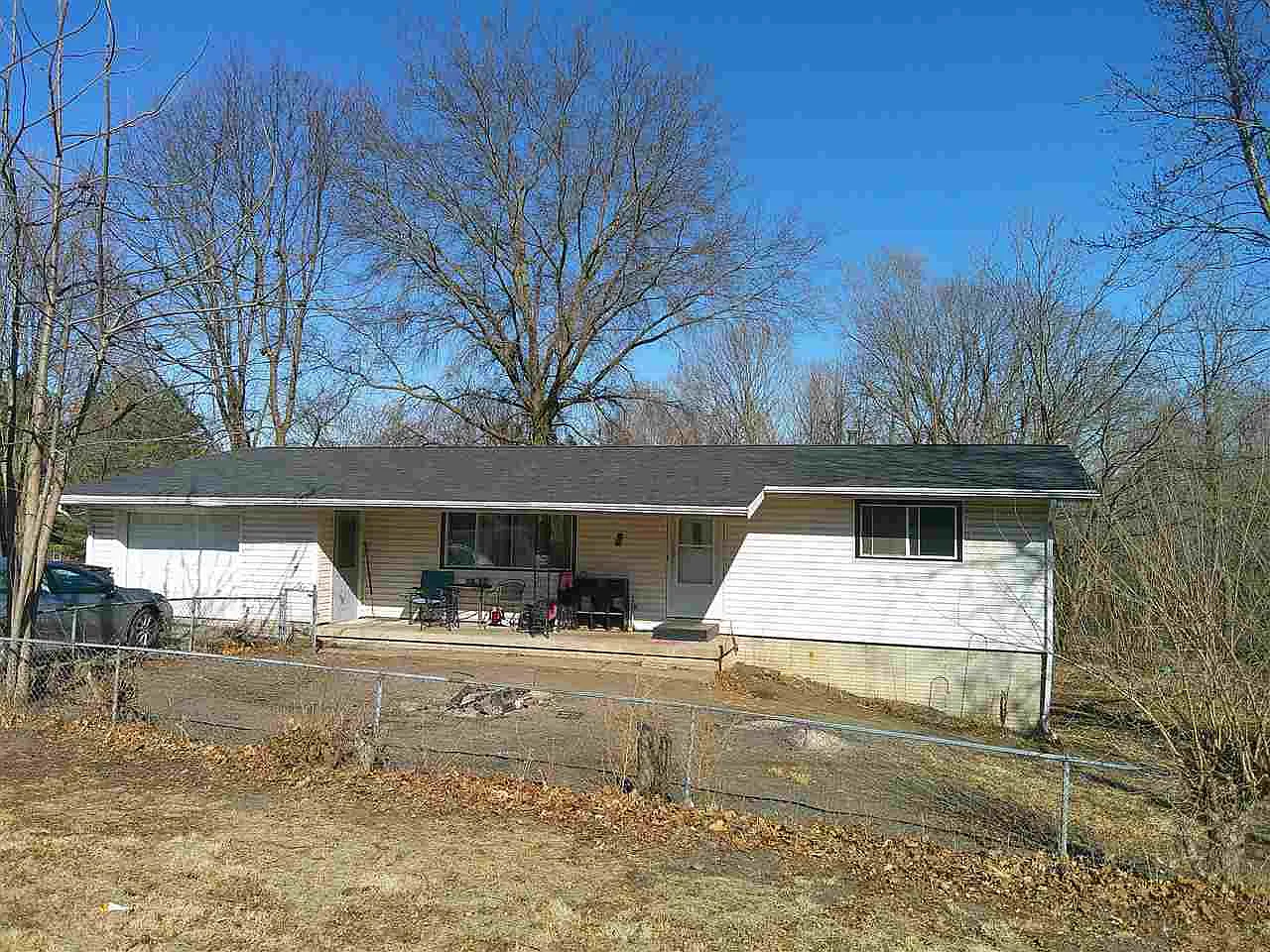 340 E Main St photo 1