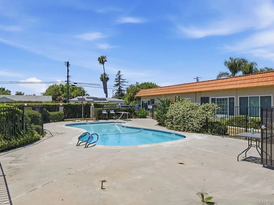 2012 E Mission Ave #11