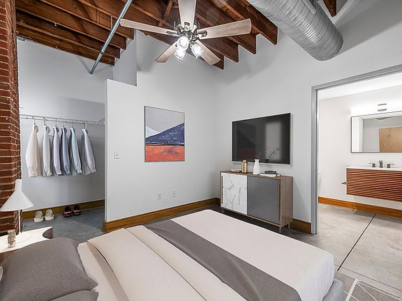 3rd image of 2615 Washington Blvd APT 213