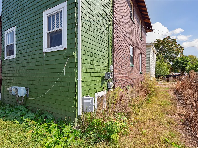 112 E Center St — Photo 23