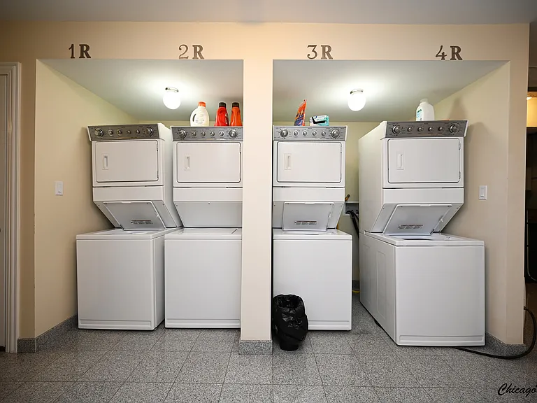 904 W Erie St #1R — Photo 13