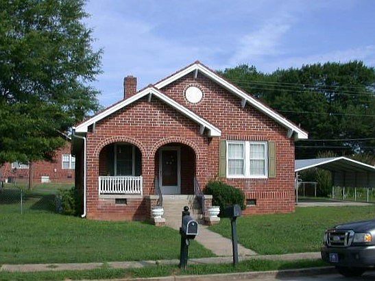1st image of 104 Oakwood Dr