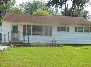 707 W 6th St, Flora, IL 62839