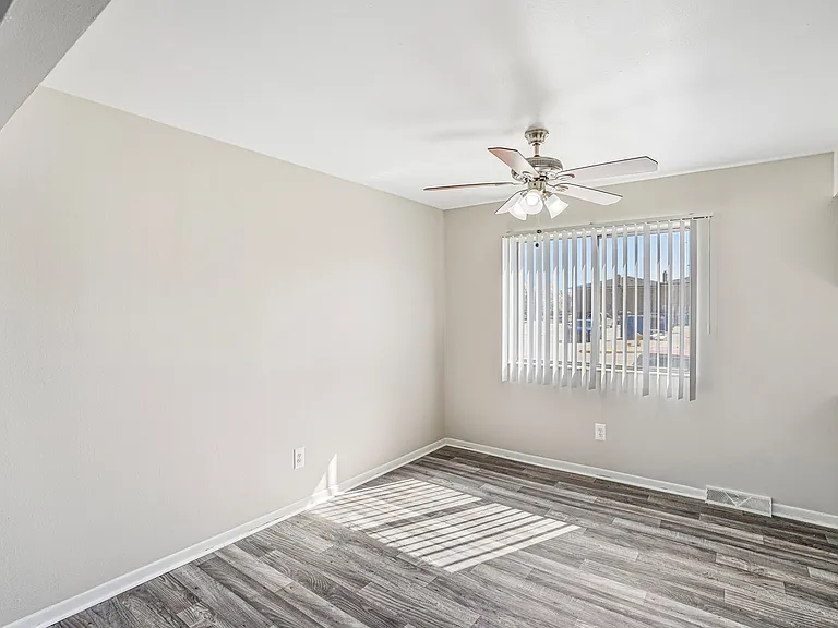 Rivercrest Apartments — Photo 70