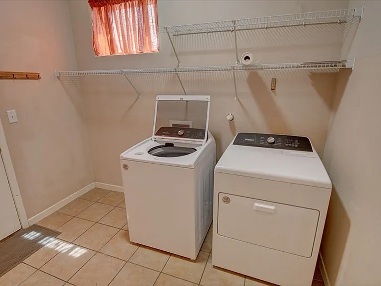 2011 Dillon Dr NE — Photo 18