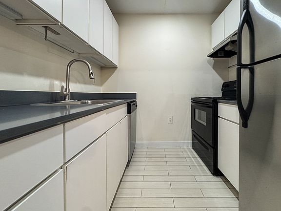 4th image of 924 Metropolitan Ave APT 300